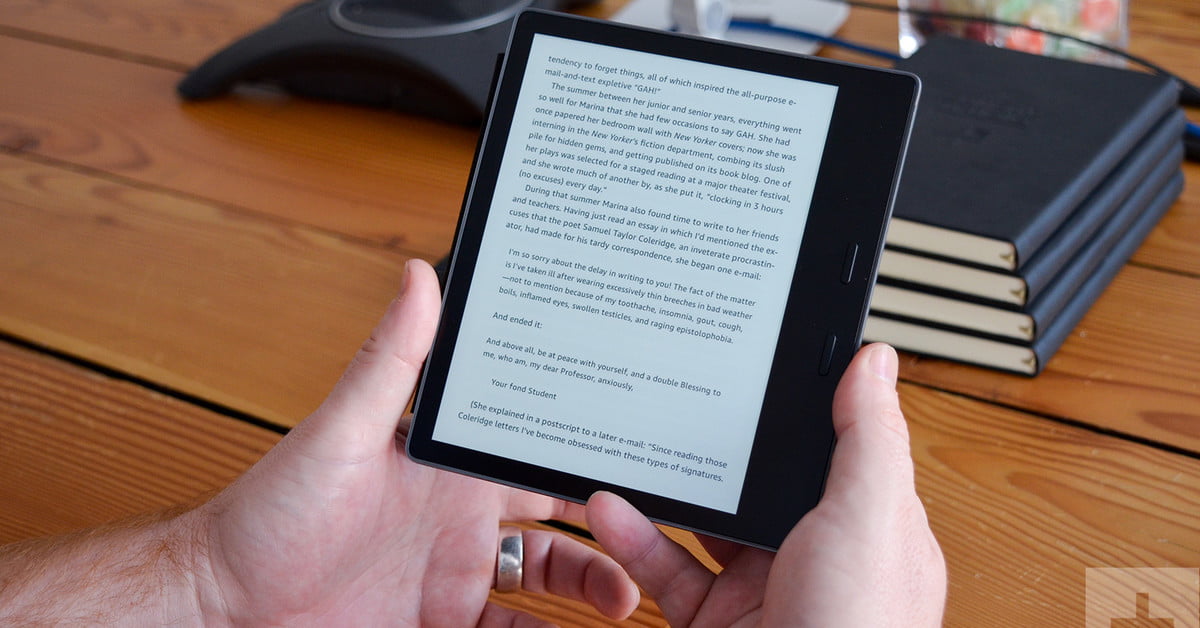 Amazon Kindle Oasis vs. Kindle Paperwhite - SmashTech365.com