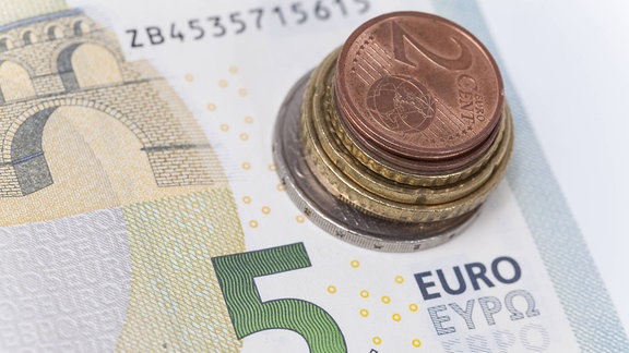Mindestlohn steigt bis Mitte 2022 auf 10,45 Euro | MDR.DE