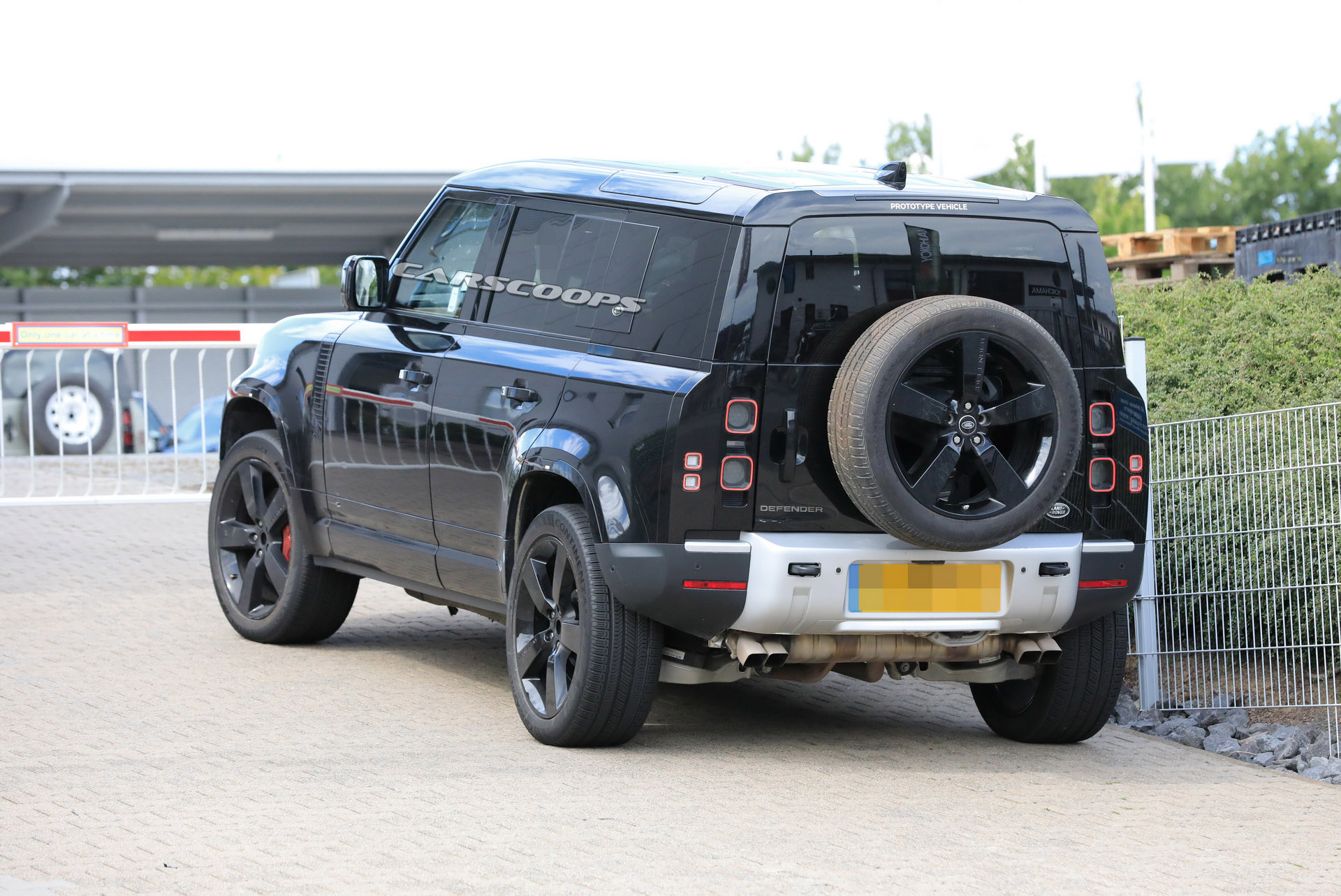Does The 2021 Land Rover Defender V8 Look Better In Black ...