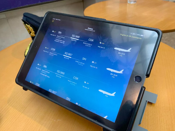 Singapore Airlines goes all-in on iPads for pilot flight ...