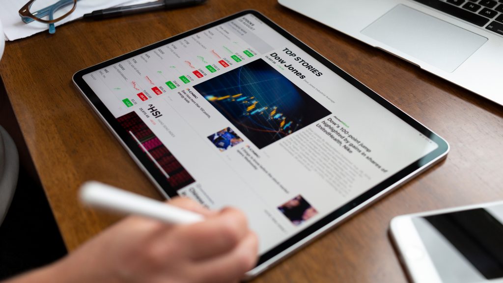 Apple May Introduce 12.9-Inch iPad Pro with Mini LED ...