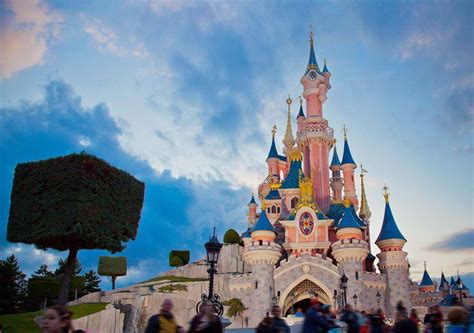 Disneyland Paris Holidays March 2022
